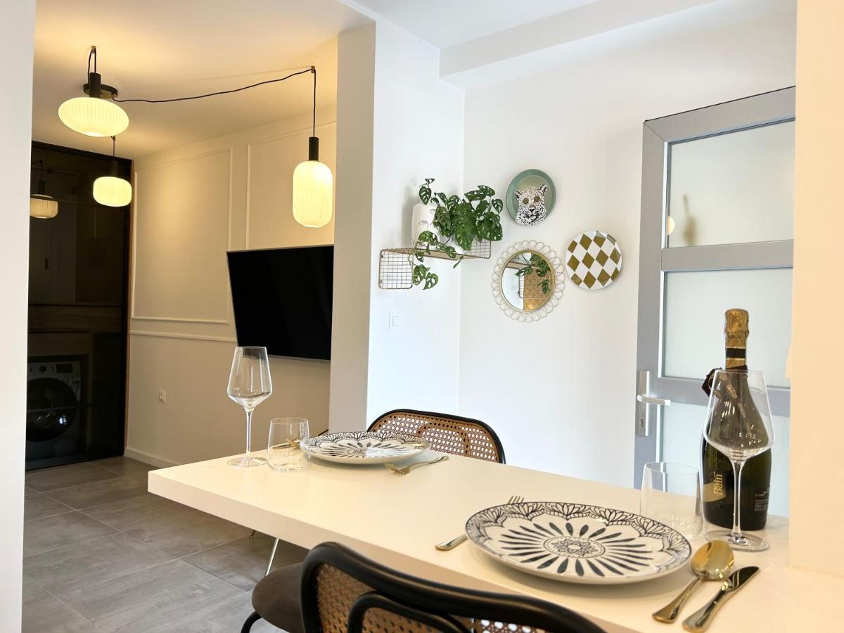 Studio Apartment Smile, Near Beach & Center, Free Parking, Balcony Makarska Esterno foto