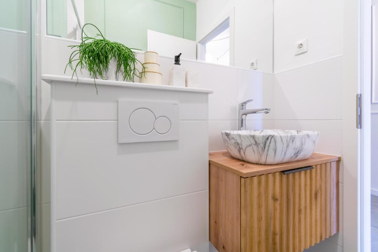 Studio Apartment Smile, Near Beach & Center, Free Parking, Balcony Makarska Esterno foto