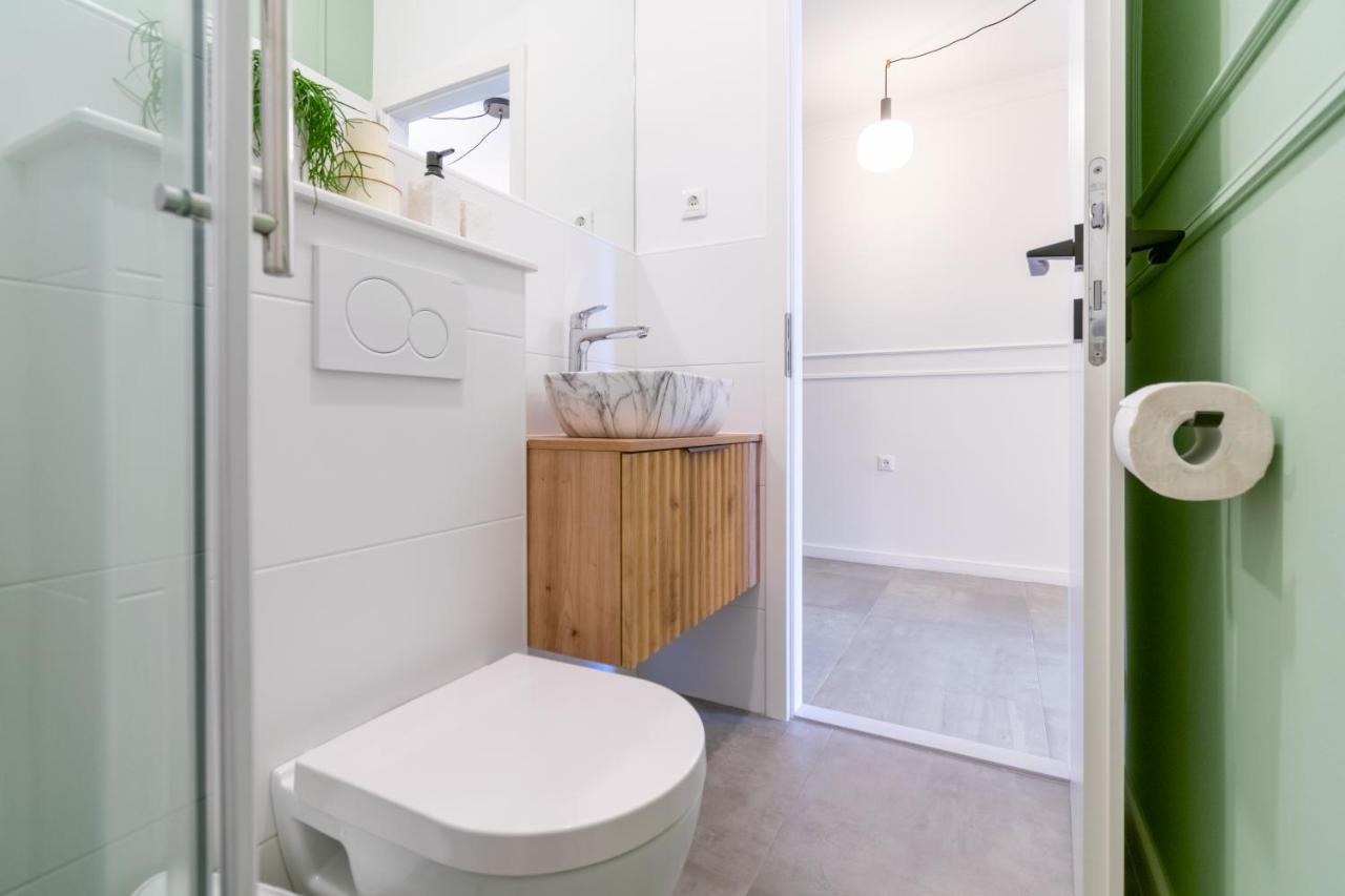 Studio Apartment Smile, Near Beach & Center, Free Parking, Balcony Makarska Esterno foto