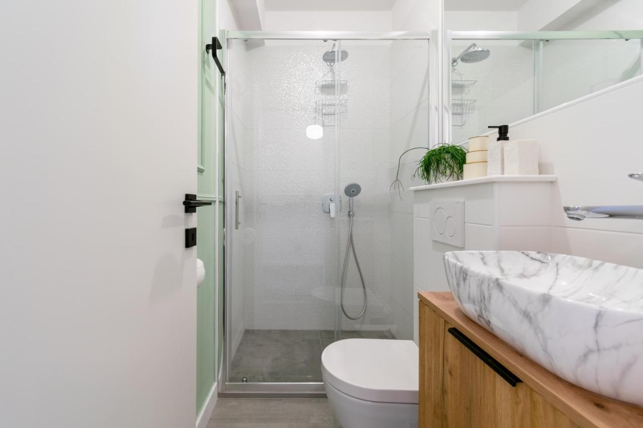 Studio Apartment Smile, Near Beach & Center, Free Parking, Balcony Makarska Esterno foto